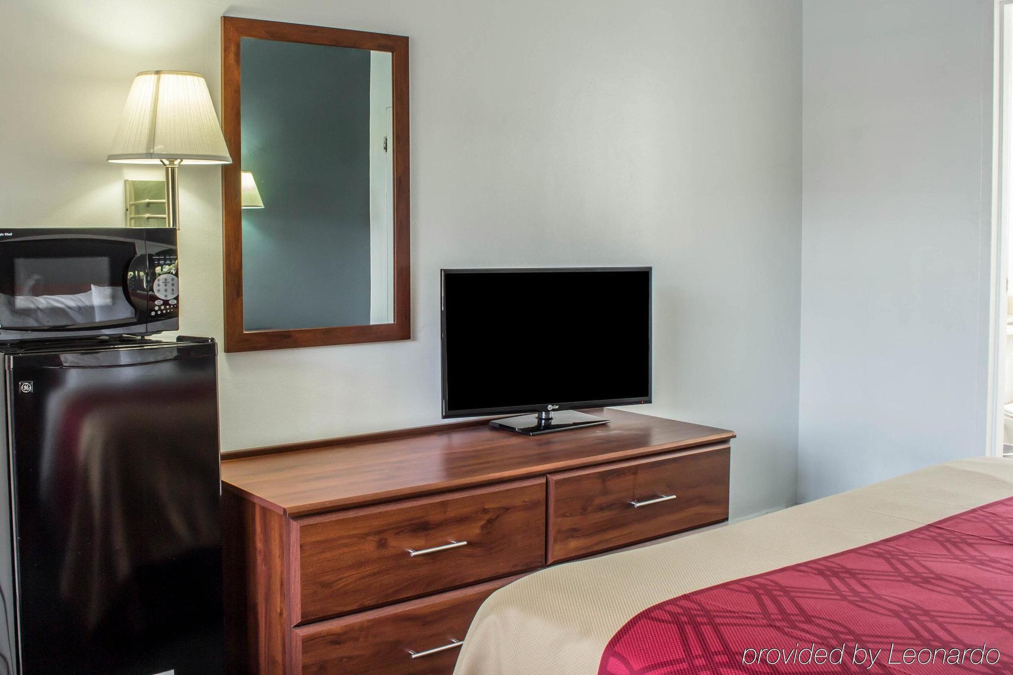 Econo Lodge Tucson Bagian luar foto