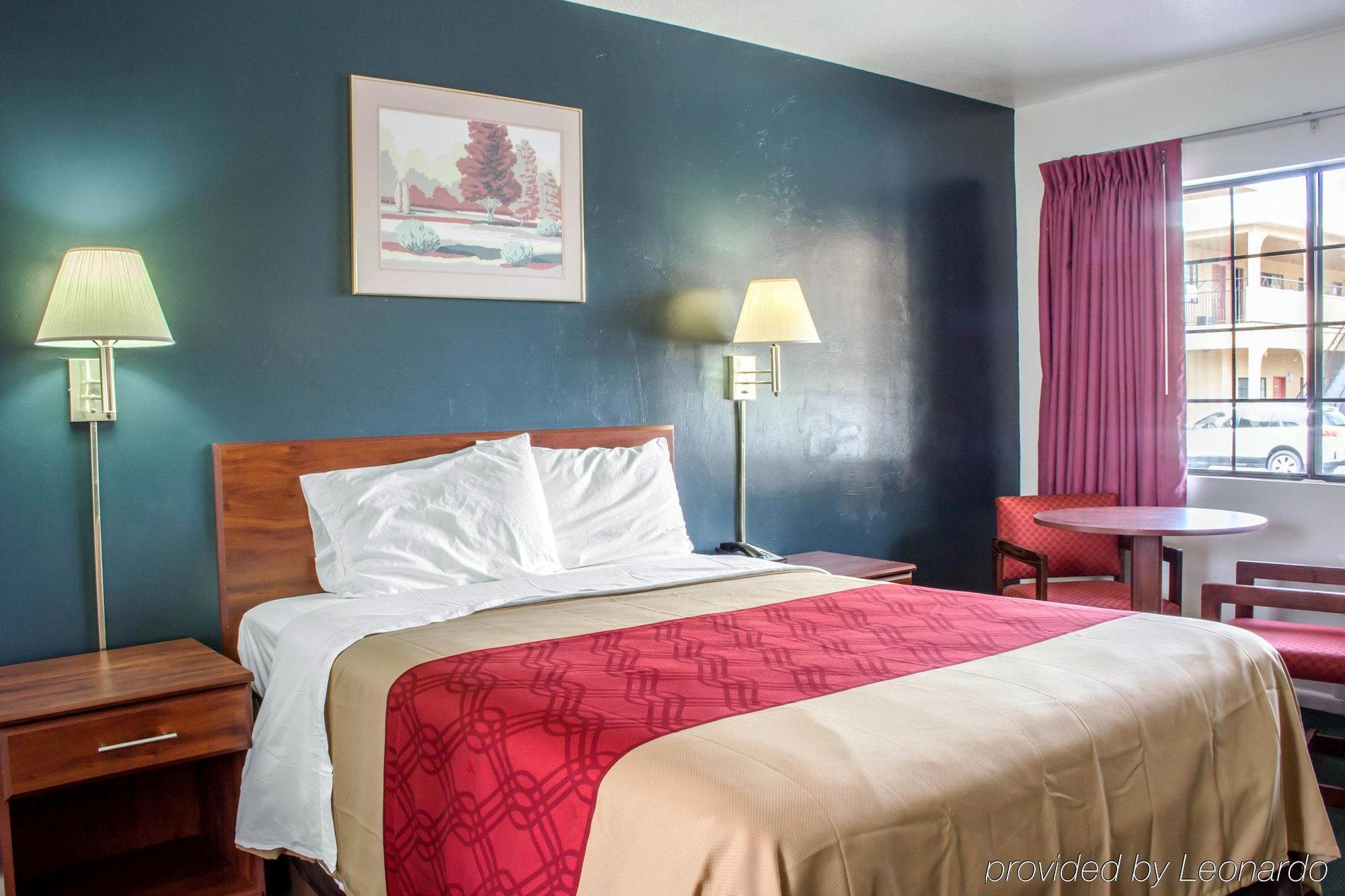 Econo Lodge Tucson Bagian luar foto