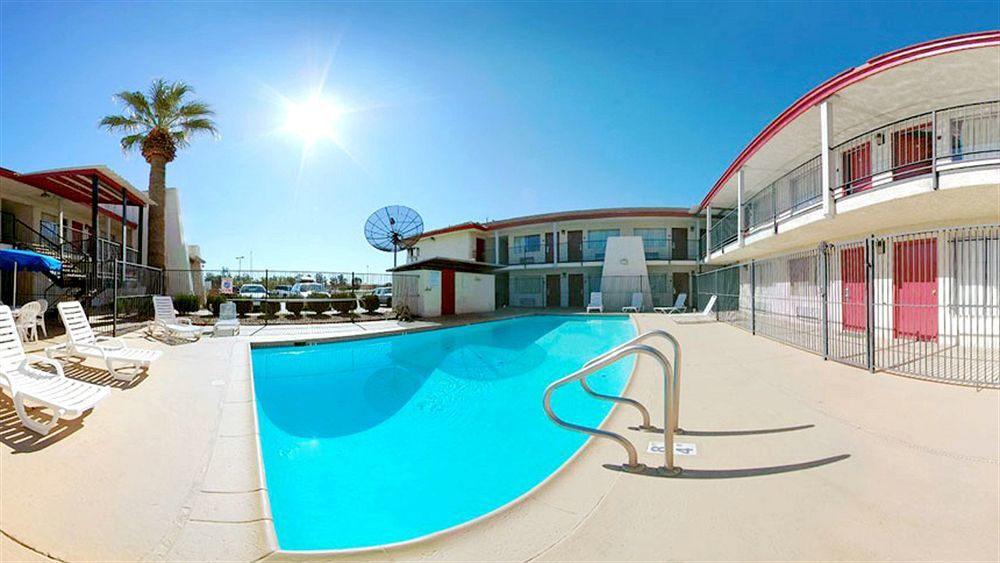 Econo Lodge Tucson Bagian luar foto