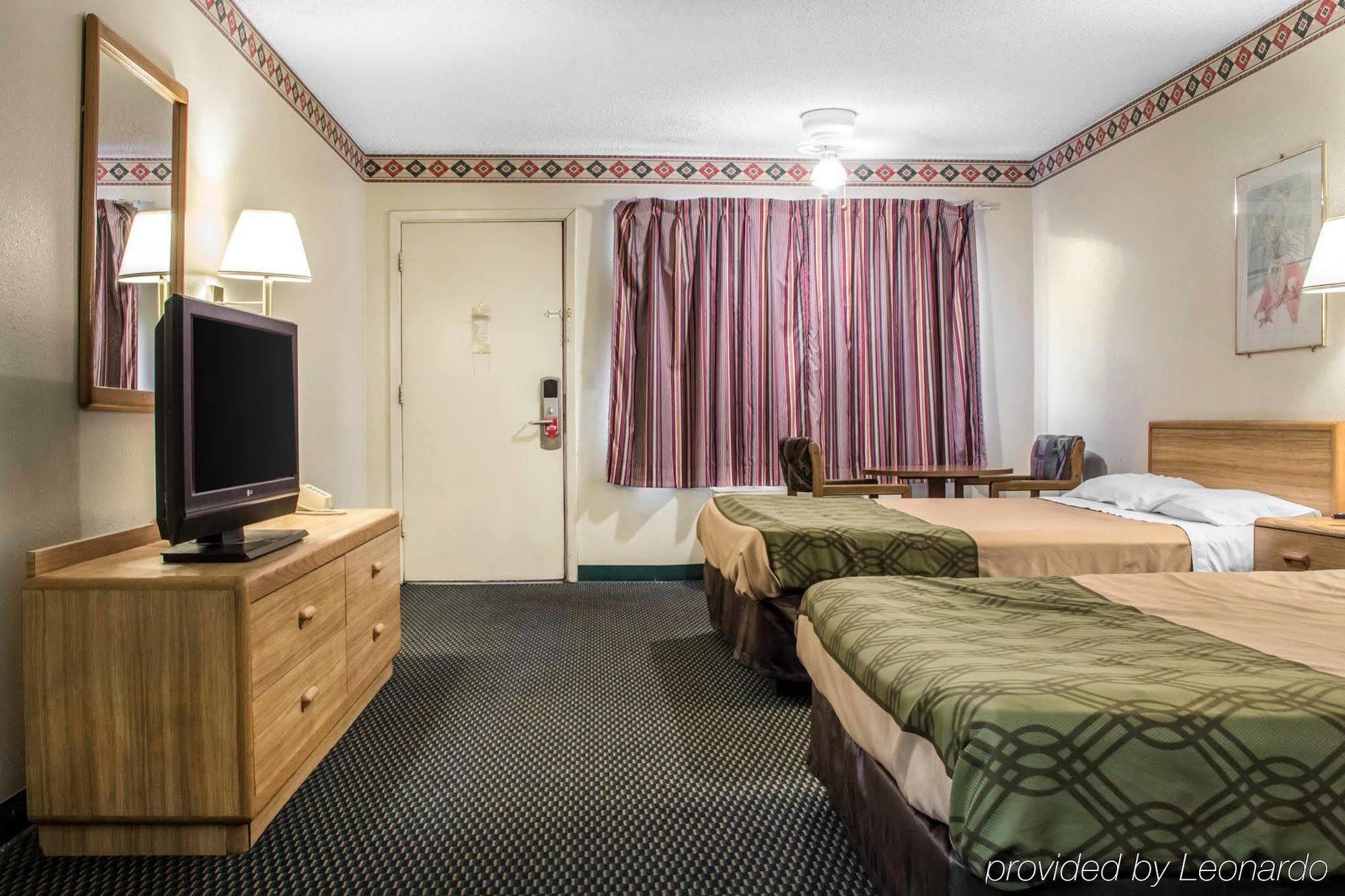 Econo Lodge Tucson Bagian luar foto