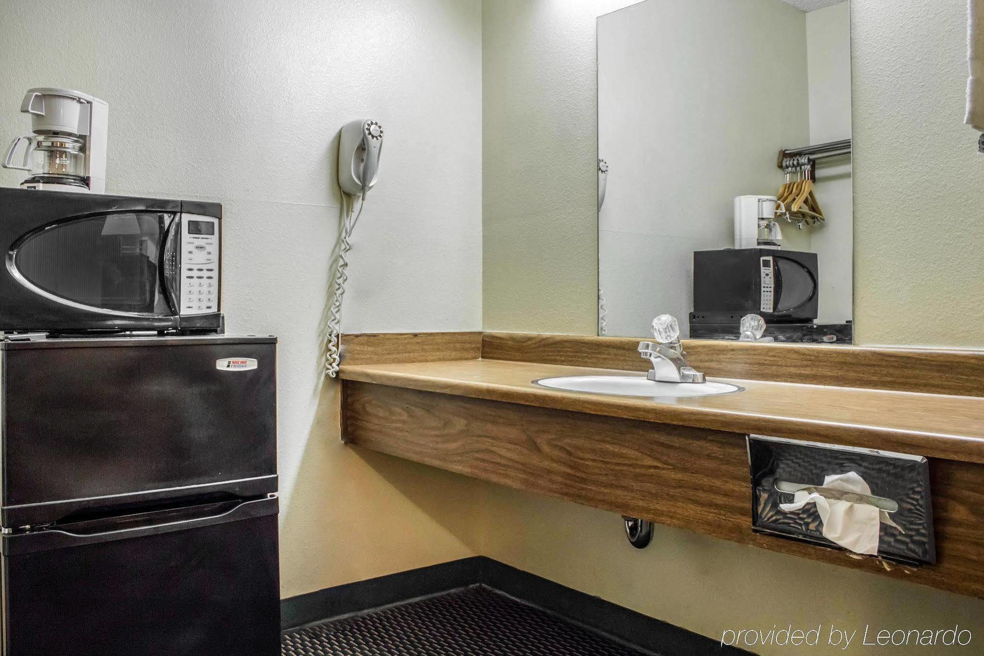 Econo Lodge Tucson Bagian luar foto