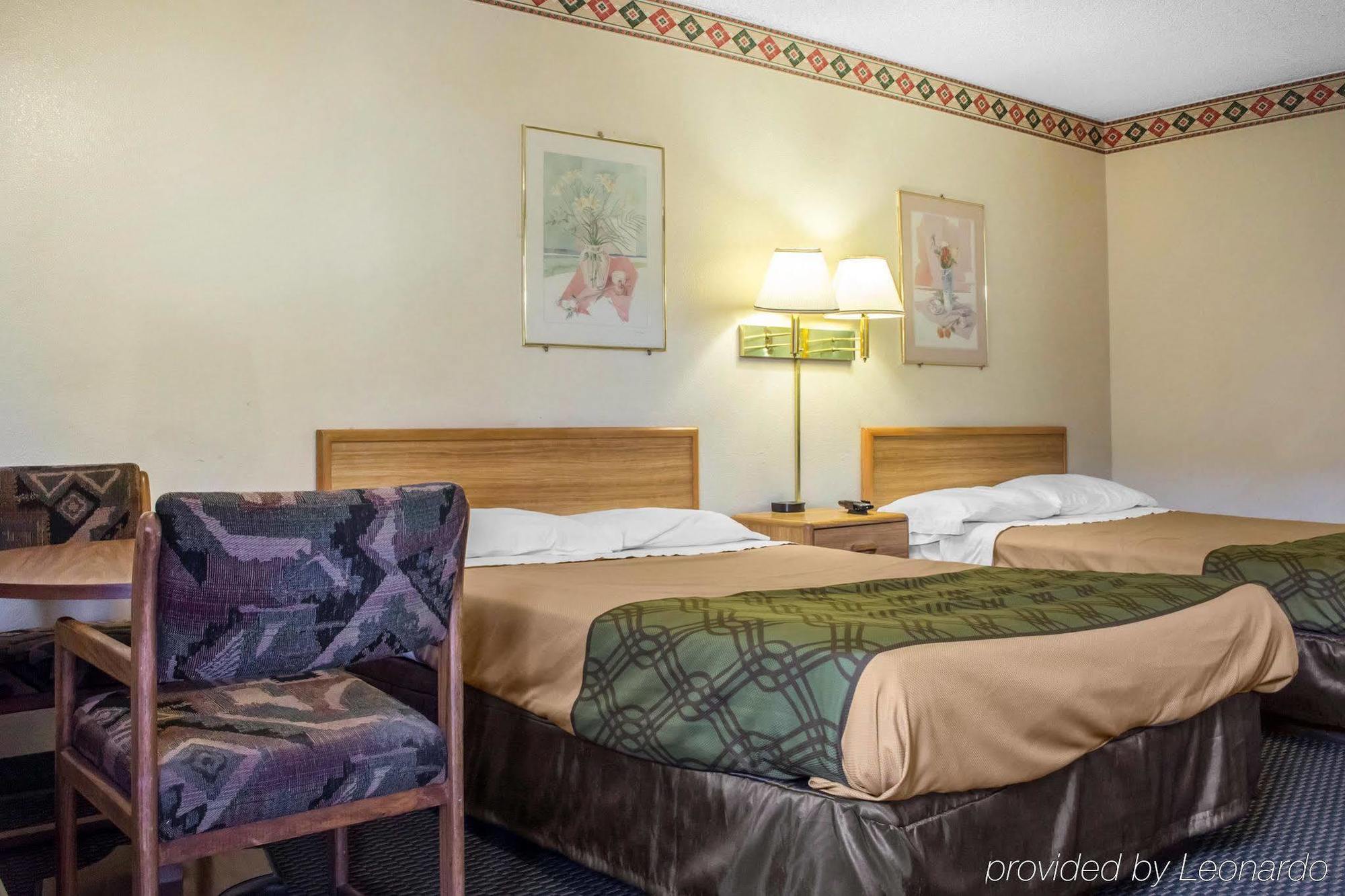 Econo Lodge Tucson Bagian luar foto