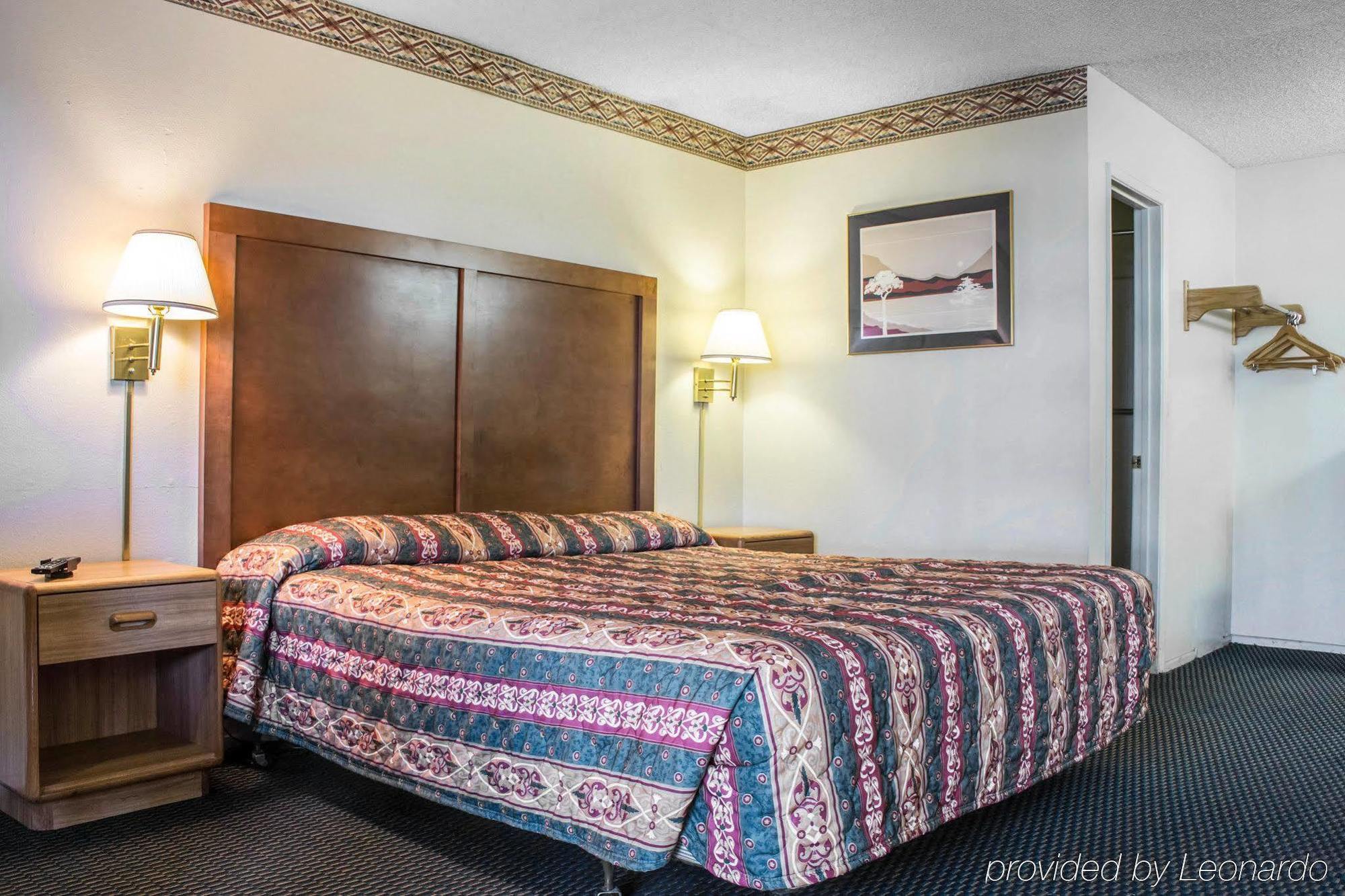 Econo Lodge Tucson Bagian luar foto
