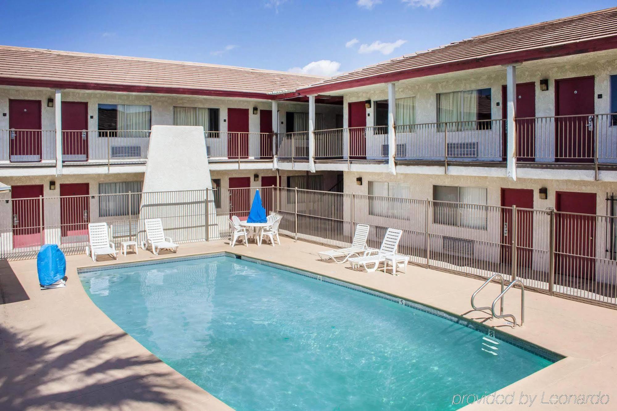 Econo Lodge Tucson Bagian luar foto