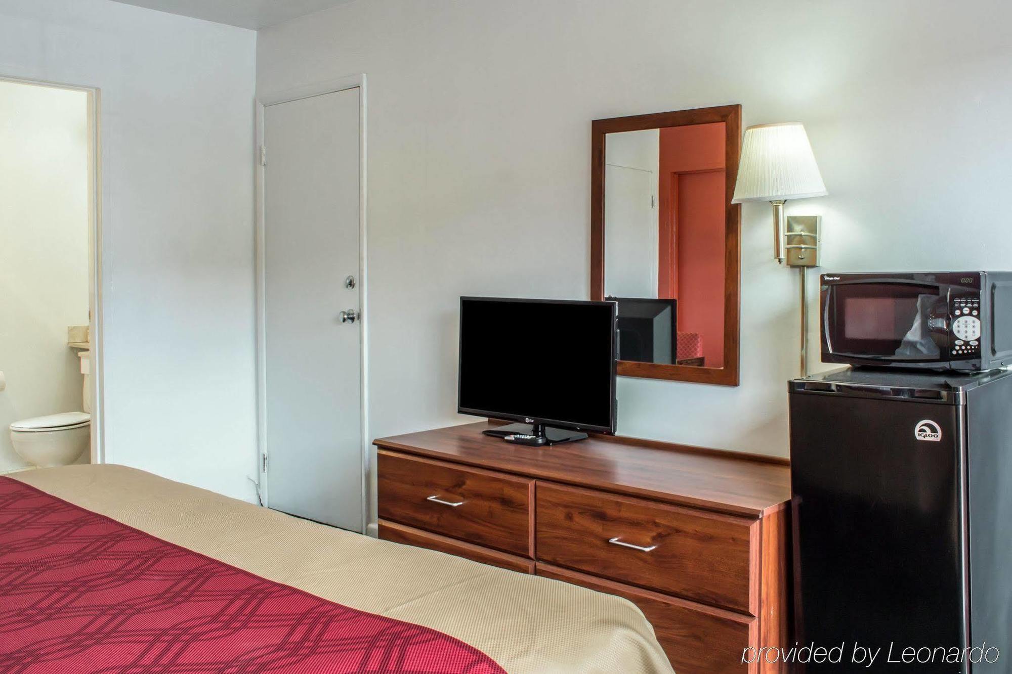 Econo Lodge Tucson Bagian luar foto