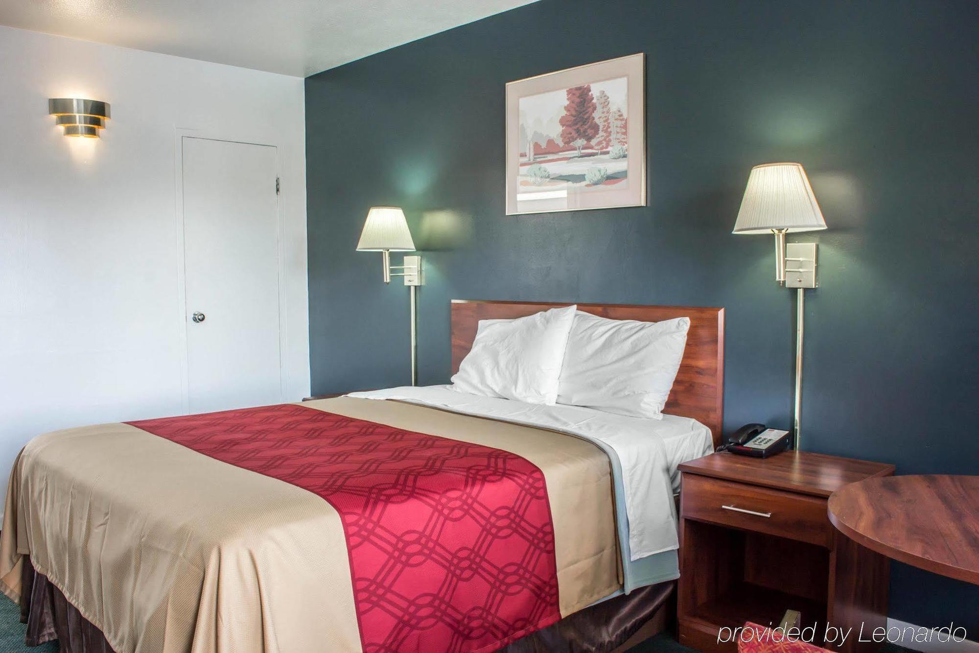 Econo Lodge Tucson Bagian luar foto