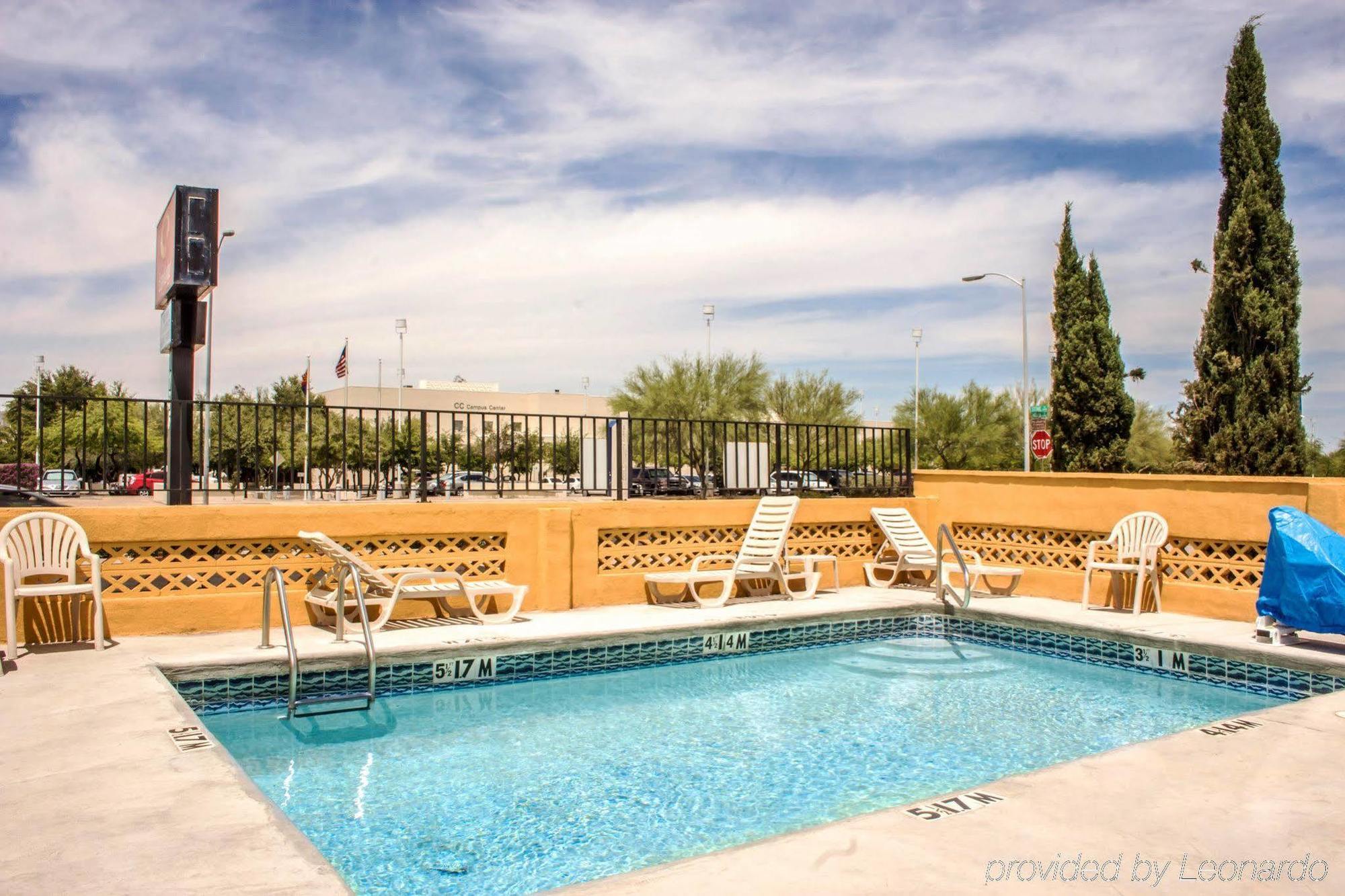 Econo Lodge Tucson Bagian luar foto