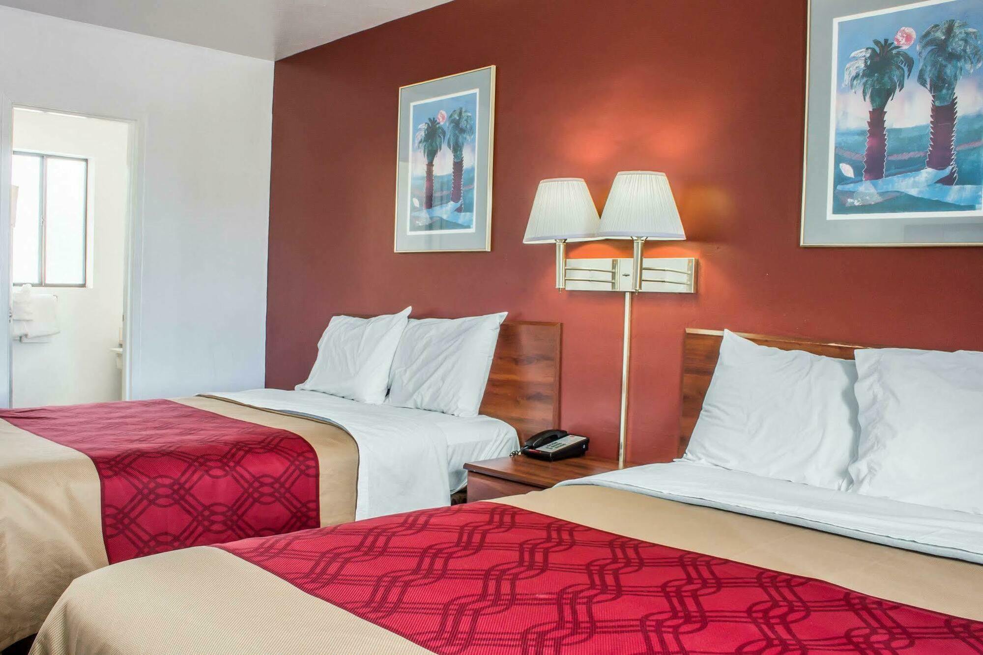 Econo Lodge Tucson Bagian luar foto